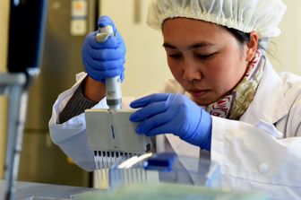 Un laboratorio cinese per lo sviluppo di vaccini
