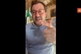 Salvini lancia sondaggio Instagram Natale regali senza Amazon