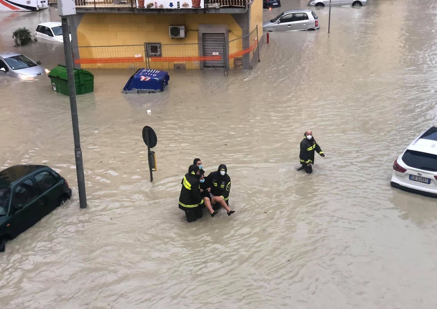 La bomba d'acqua su Crotone