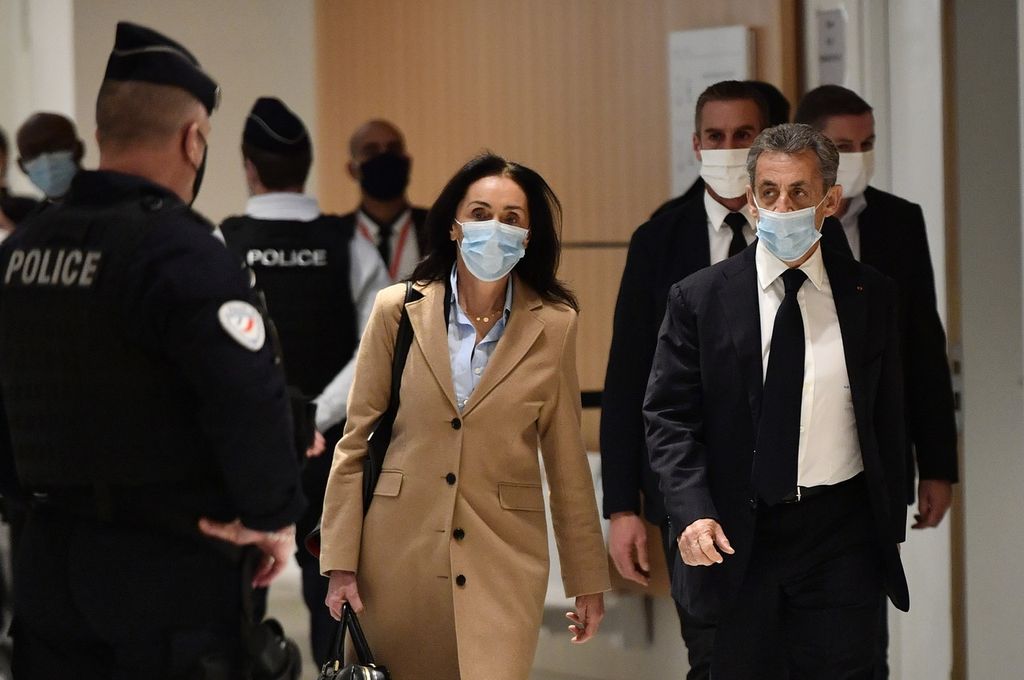 Nicolas Sarkozy arriva in tribunale