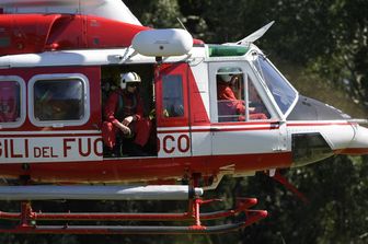 Un elicottero dei vigili del fuoco