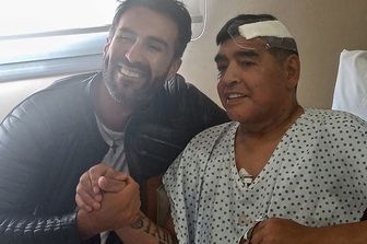 Maradona dopo l'operazione