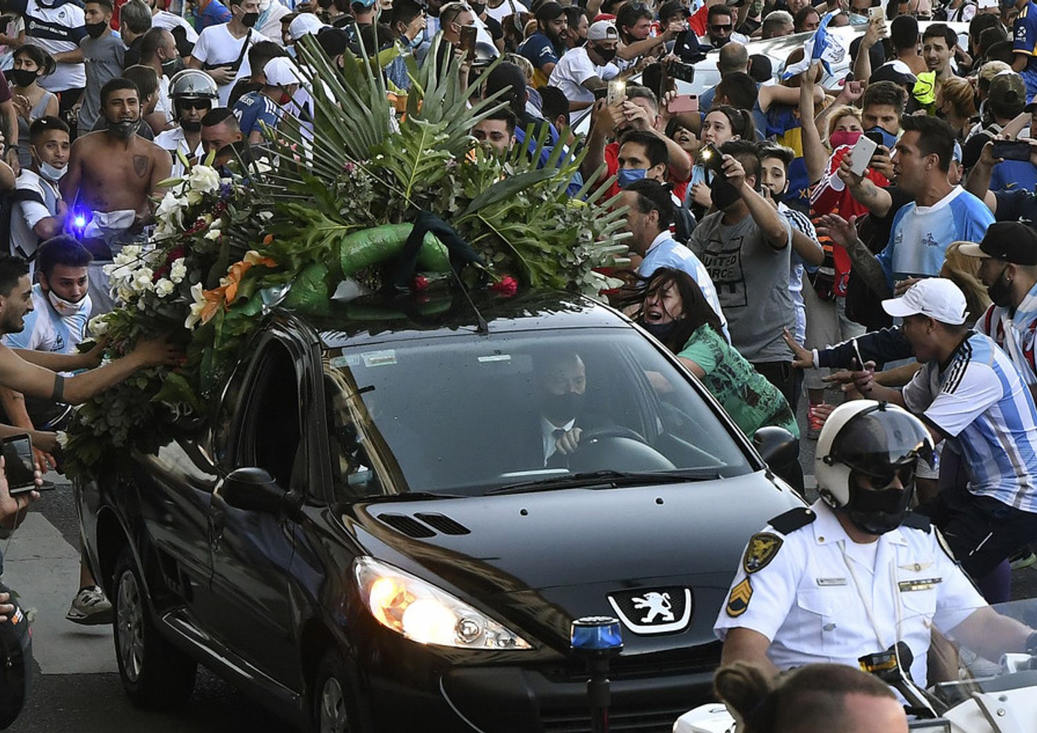 maradona funerale folla buenos aires