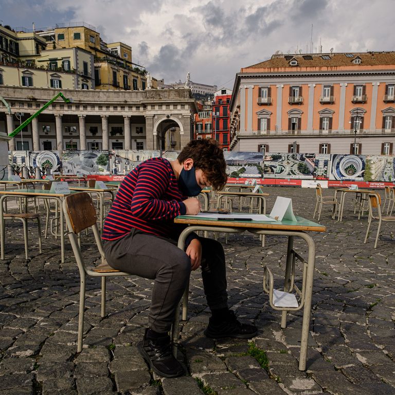 Una manifestazione di studenti contro la dad