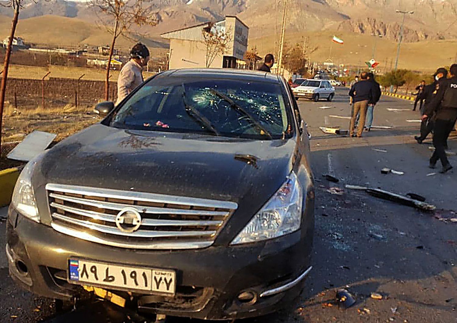L'auto dello scienziato nucleare ucciso in Iran