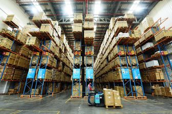 Cyber Monday, un magazzino di prodotti venduti online