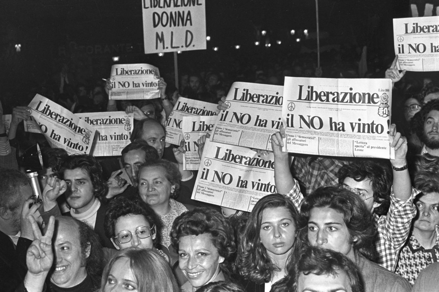 I festeggiamenti per la vittoria del No nel referendum del 1974 per l'abrogazione del divorzio&nbsp;