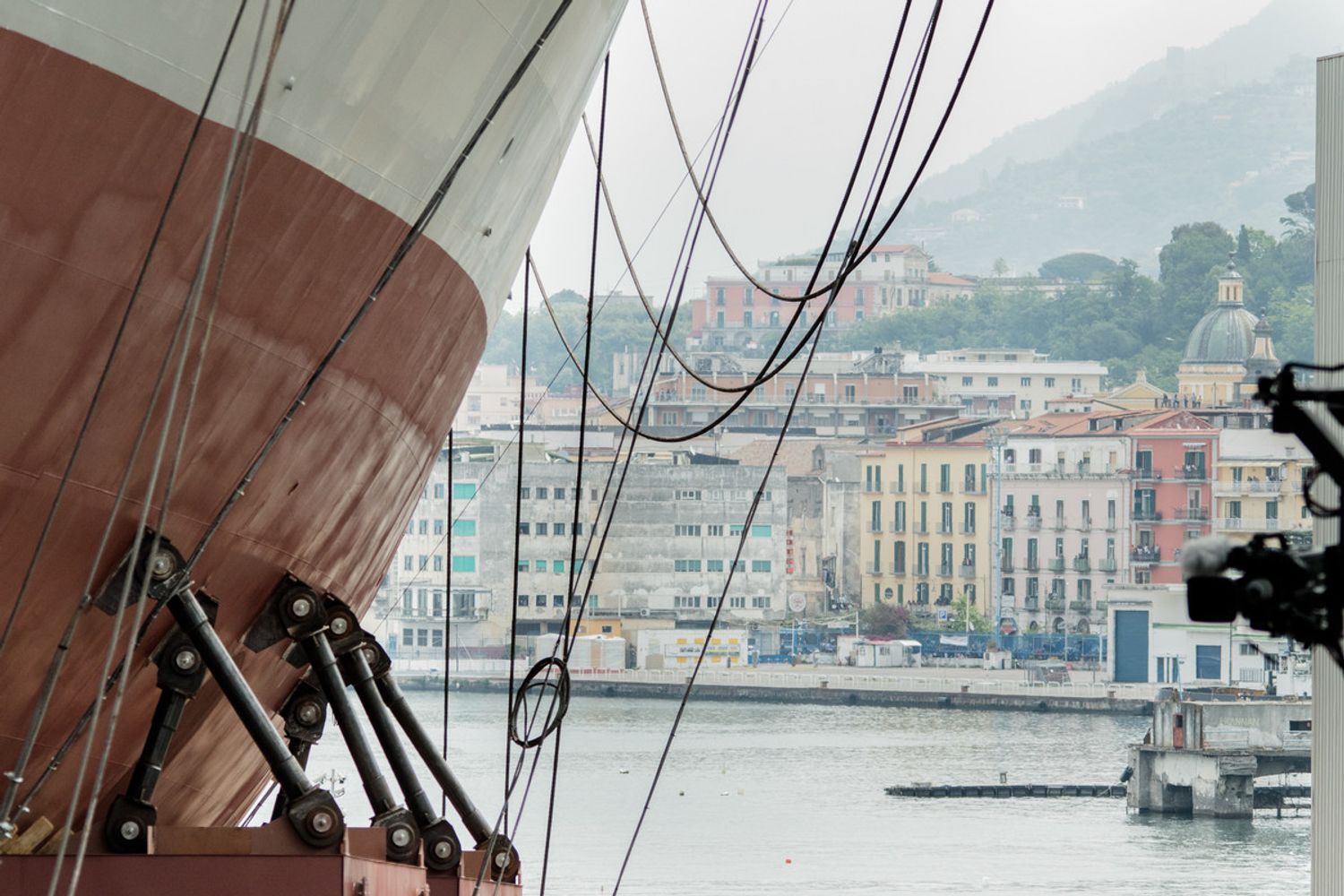 Nave italiana in porto