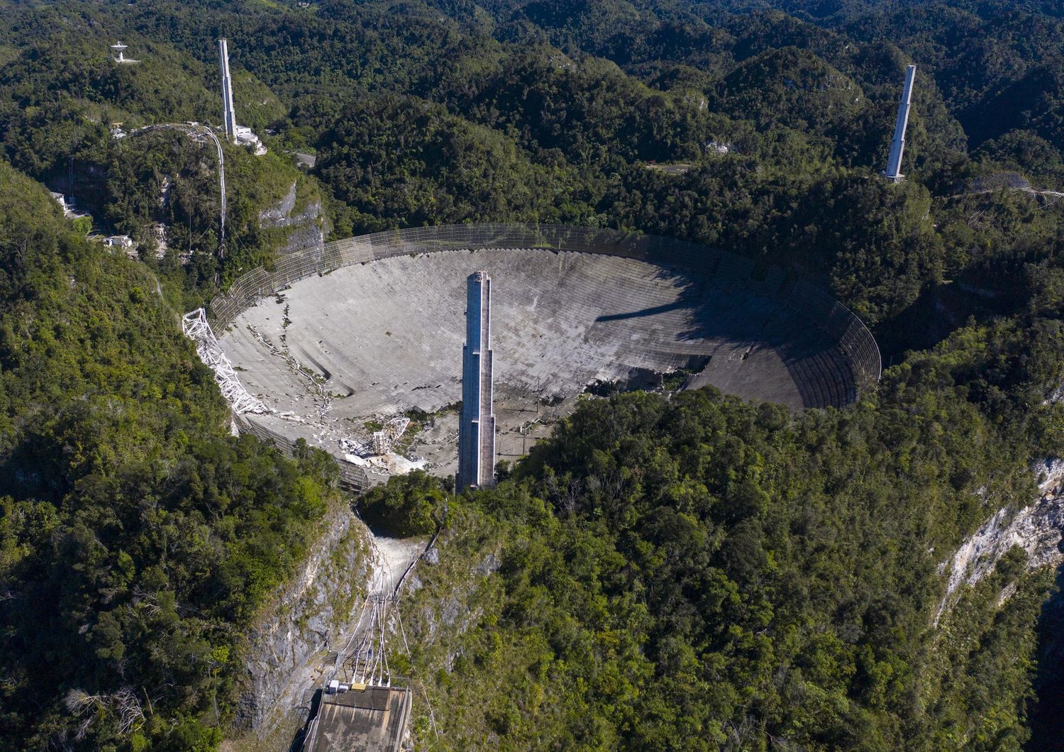 Radiotelescopio Arecibo dopo il crollo