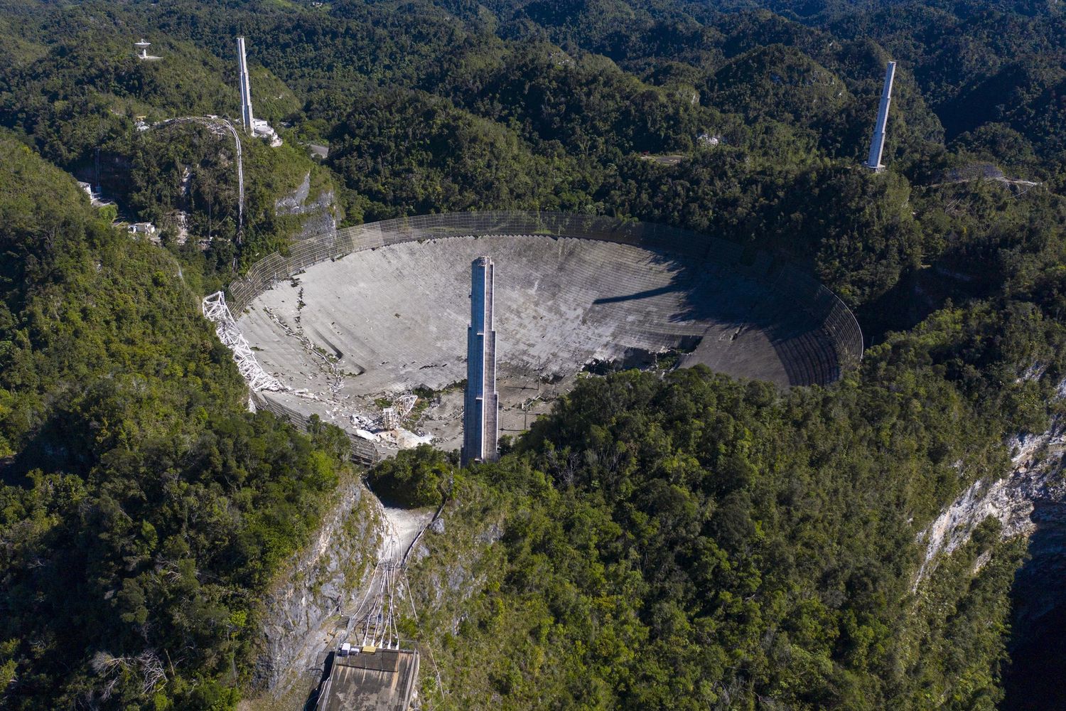 Radiotelescopio Arecibo dopo il crollo