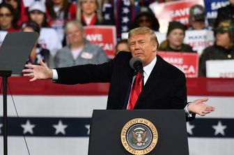 Un momento del comizio di Trump a Valdosta, in Georgia