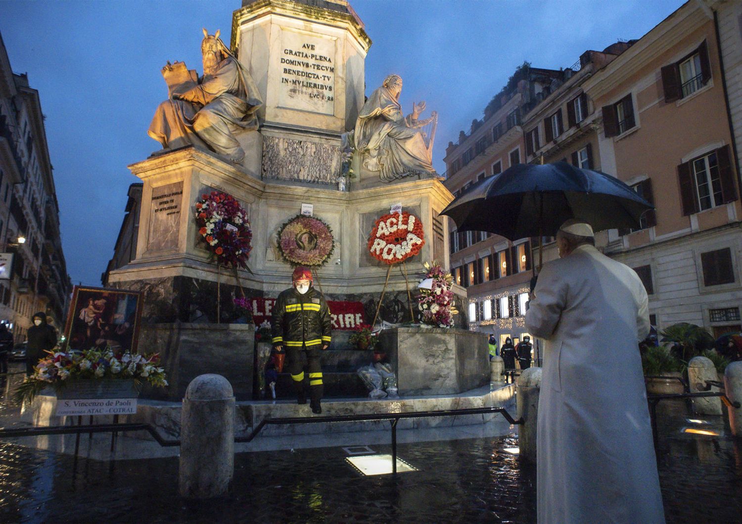 Il Papa a Piazza di Spagna per la festa dell'Immacolata