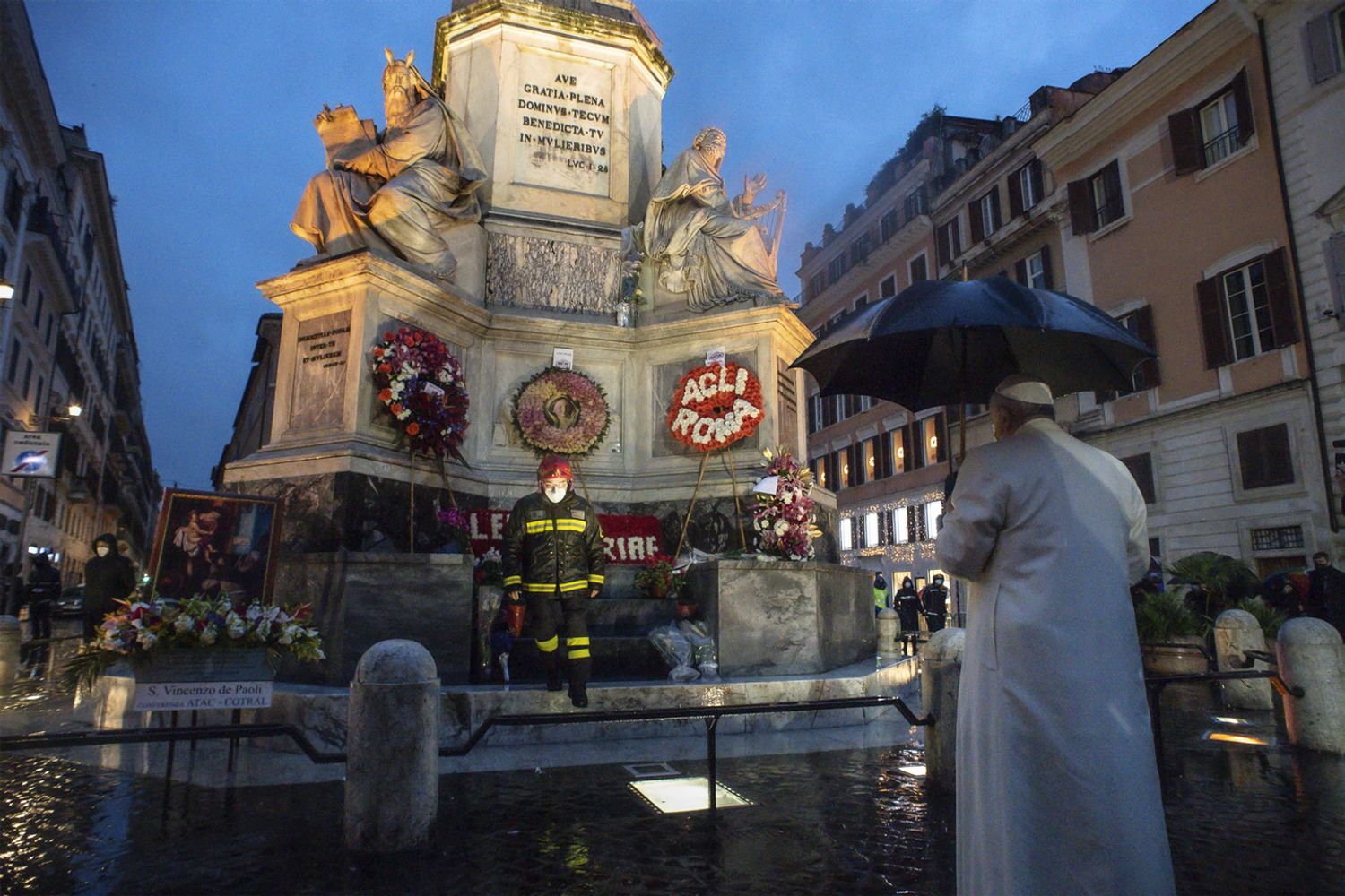 Il Papa a Piazza di Spagna per la festa dell'Immacolata
