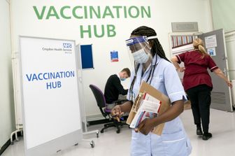 Un centro di vaccinazione in Gran Bretagna