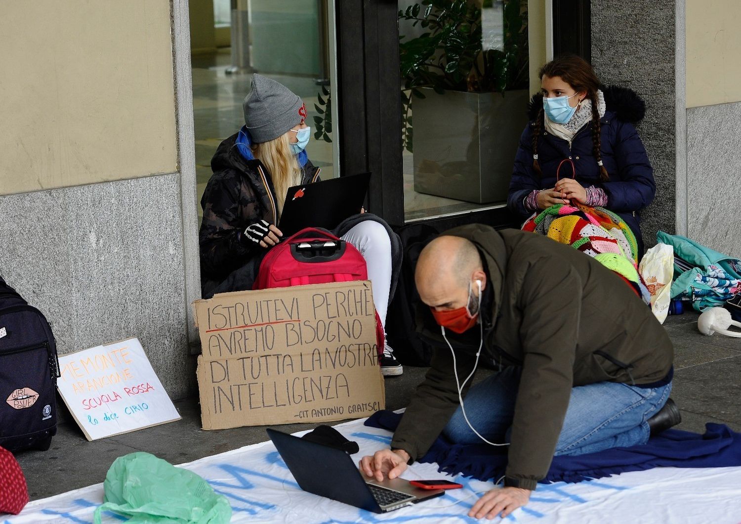 Protesta contro la didattica a distanza a Torino