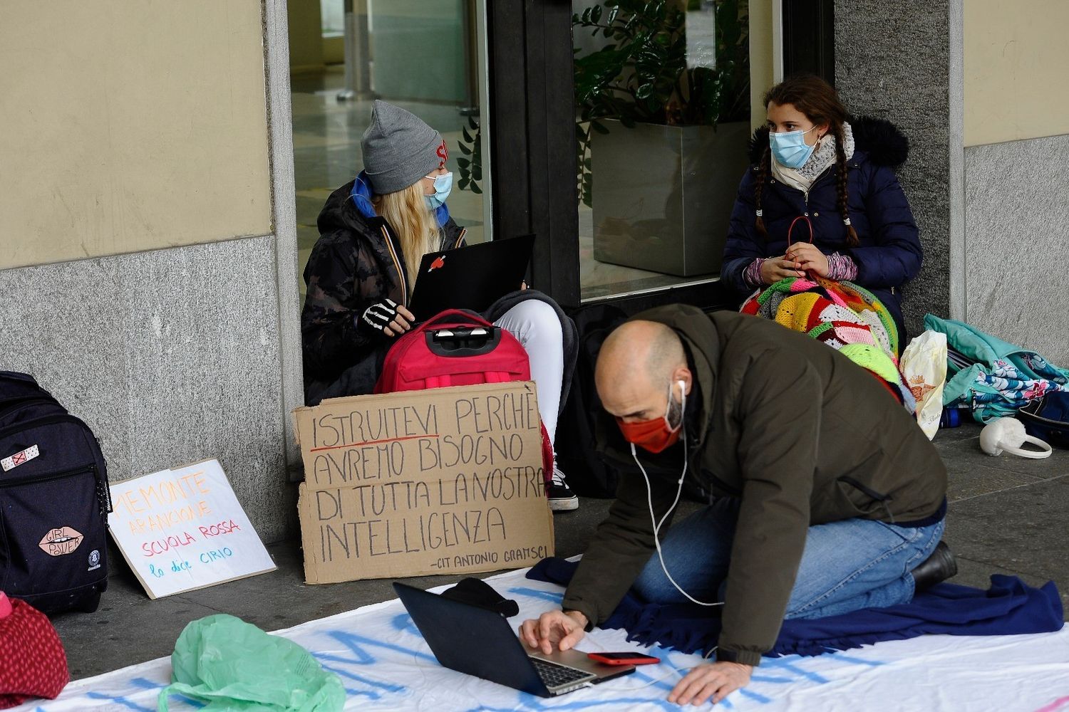 Protesta contro la didattica a distanza a Torino