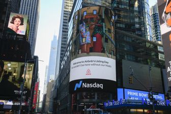 Wall Street, debutto Airbnb al Nasdaq