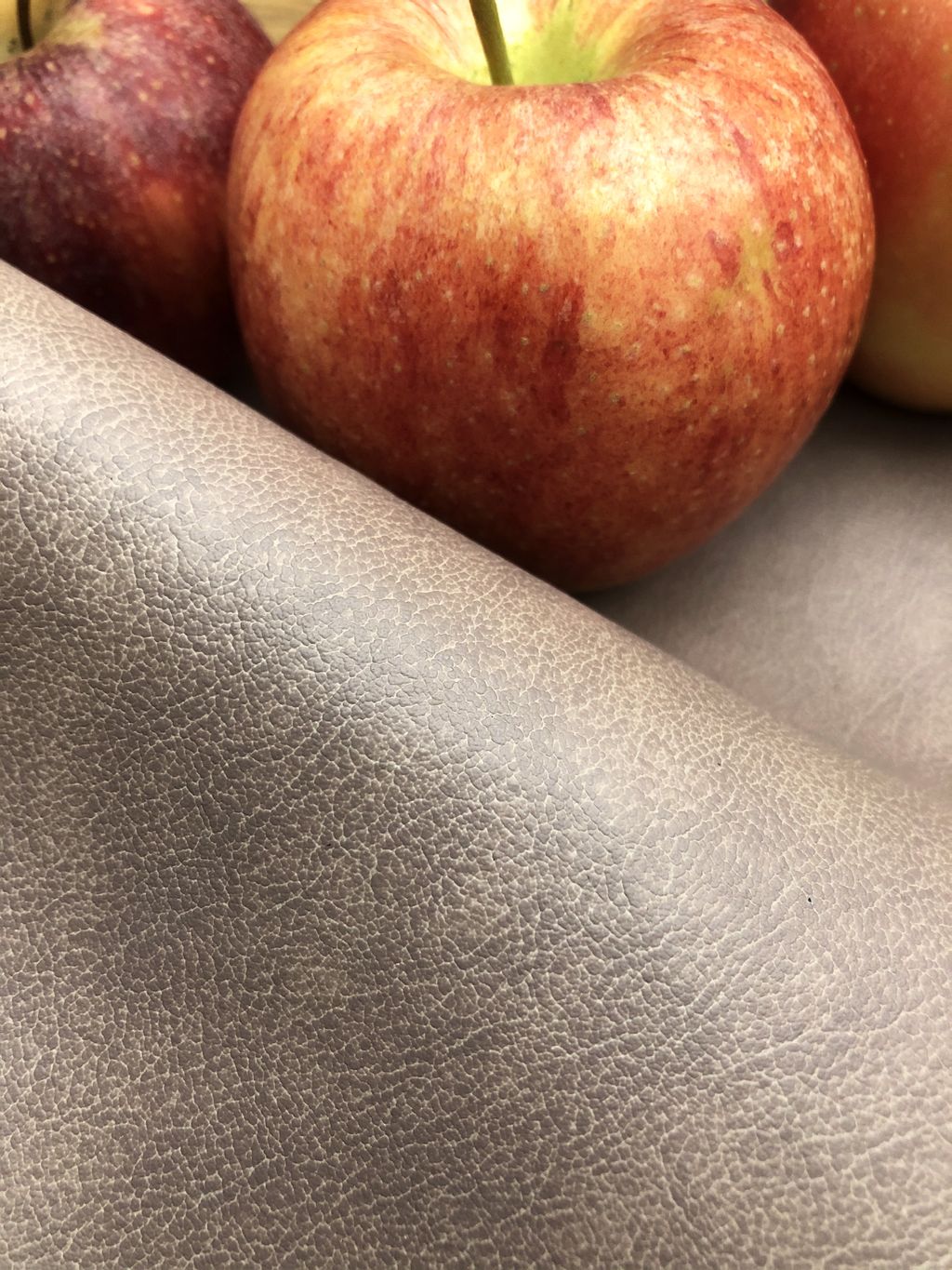 Anche le mele possono essere usate per realizzare tessuti