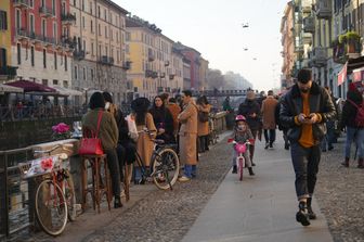 Le strade di Milano nel primo giorno di ritorno della Lombardia in zona gialla