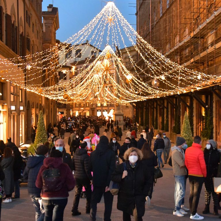 Gli assembramenti per lo shopping di Natale&nbsp;