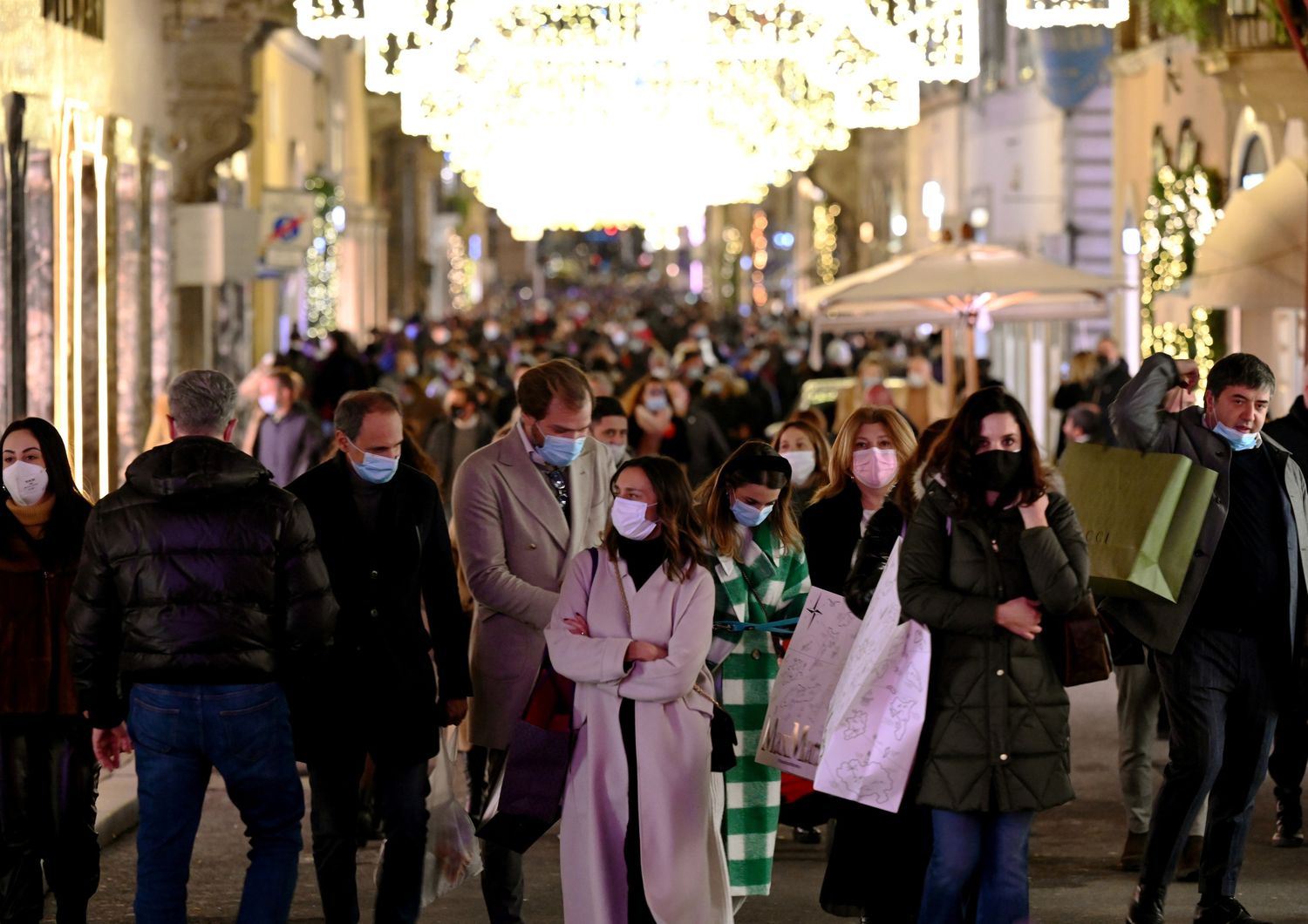 Roma, Shopping natalizio durante pandemia Covid