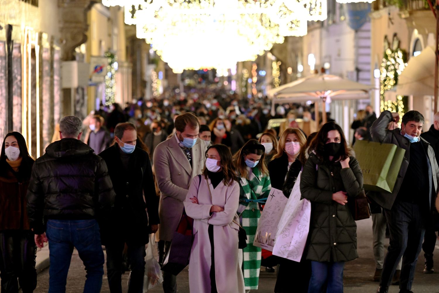 Roma, Shopping natalizio durante pandemia Covid