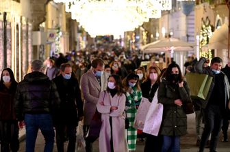 Roma, Shopping natalizio durante pandemia Covid