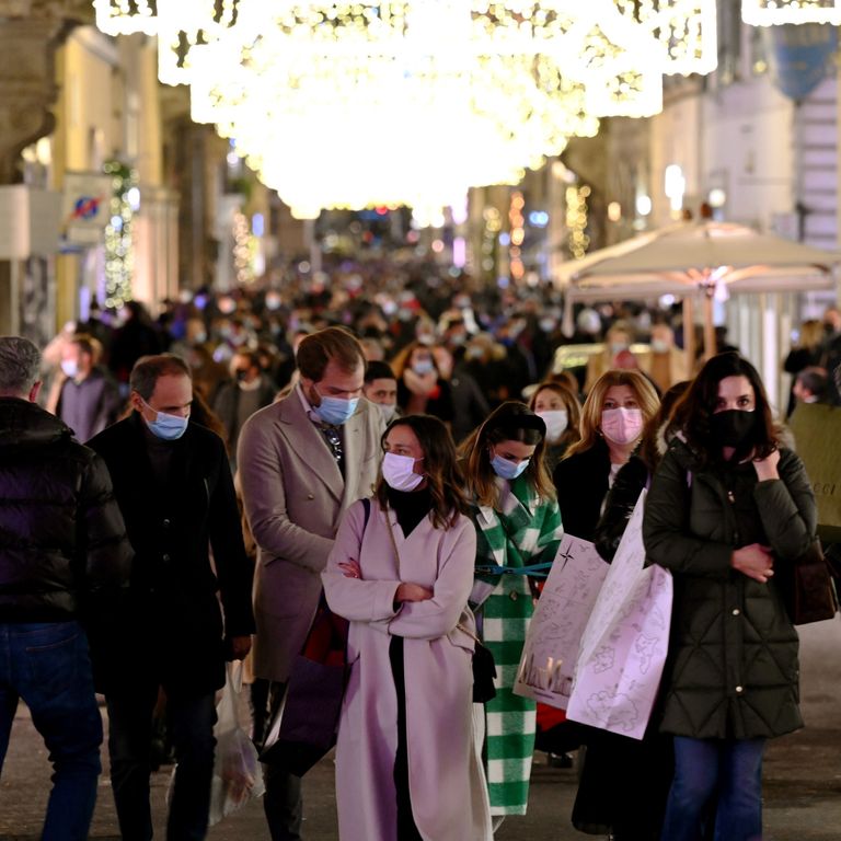 Roma, Shopping natalizio durante pandemia Covid
