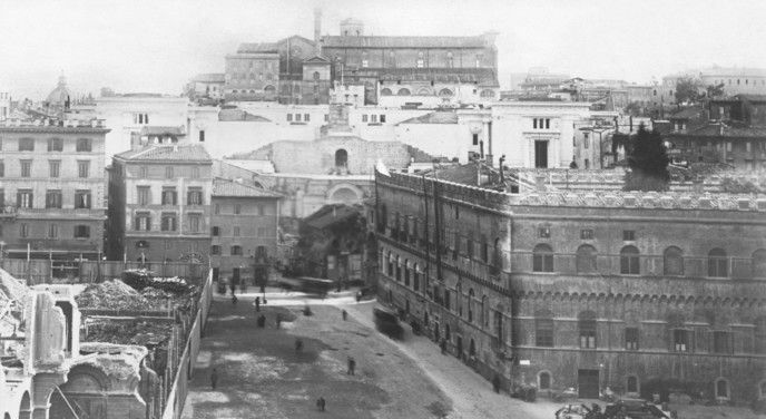 Palazzo Piombino su via del Corso all&rsquo;altezza di piazza Colona.&nbsp;'Guida inutile di Roma', di Stefano Caviglia