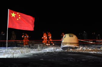 La sonda spaziale Chang'e-5 al suo atterraggio in Cina la notte scorsa&nbsp;