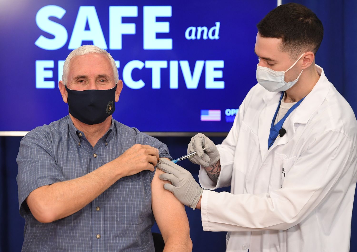 Covid: il vicepresidente Usa Mike Pence riceve il vaccino