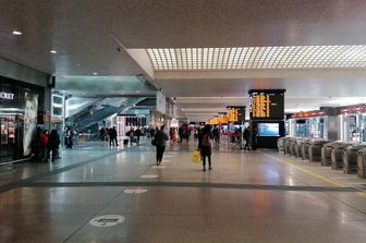 Stazione Termini semideserta, treni
