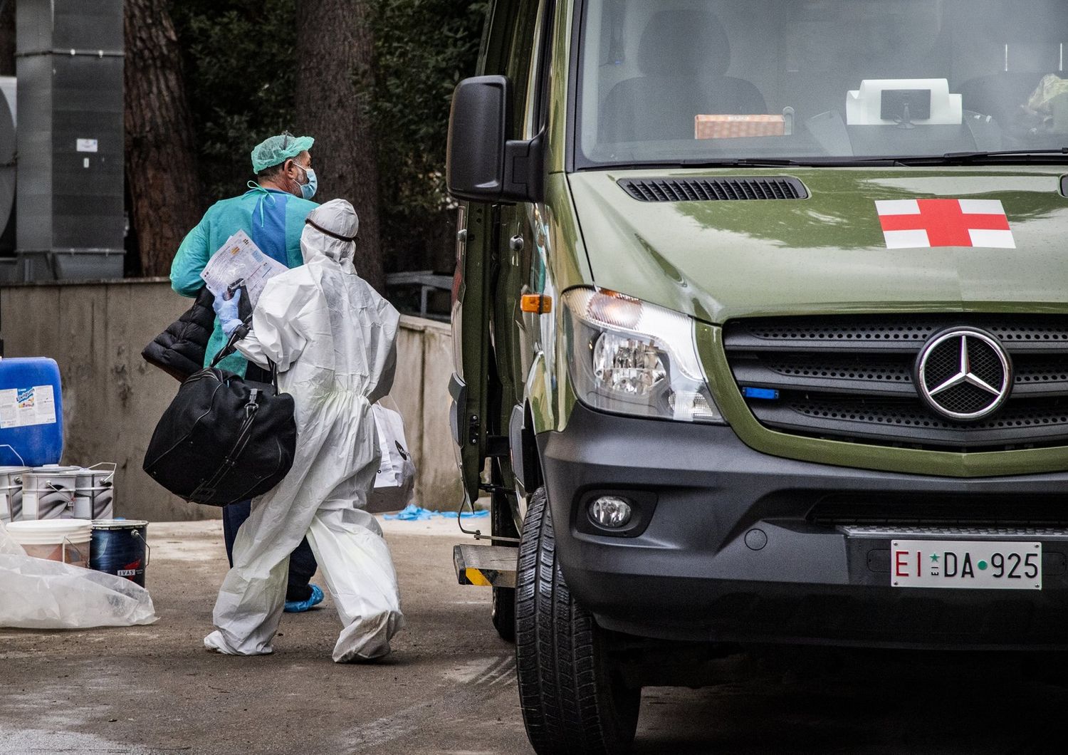 pronti mezzi militari distribuzione vaccino