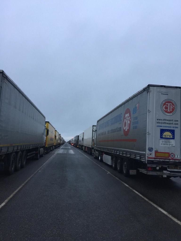 Autotrasportatori bloccati in Gran Bretagna