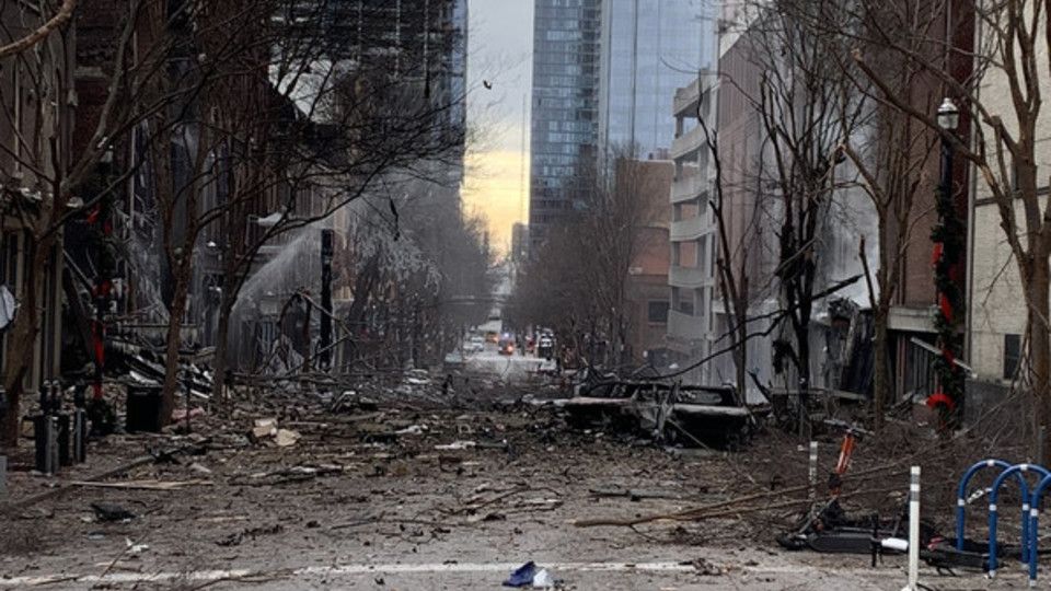 La devastazione causata dall'esplosione a Nashville