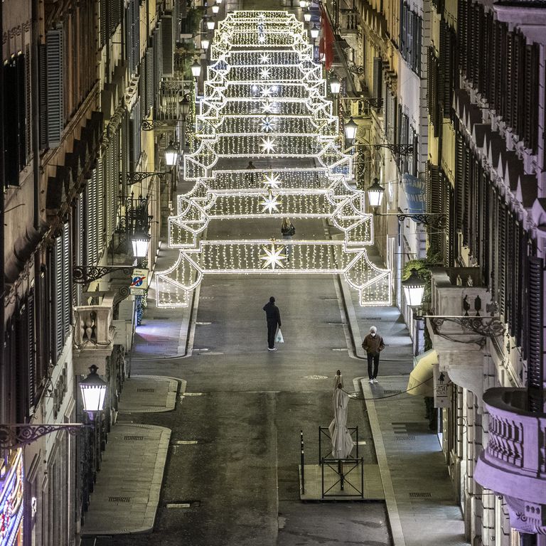 Via Condotti deserta durante le feste natalizie