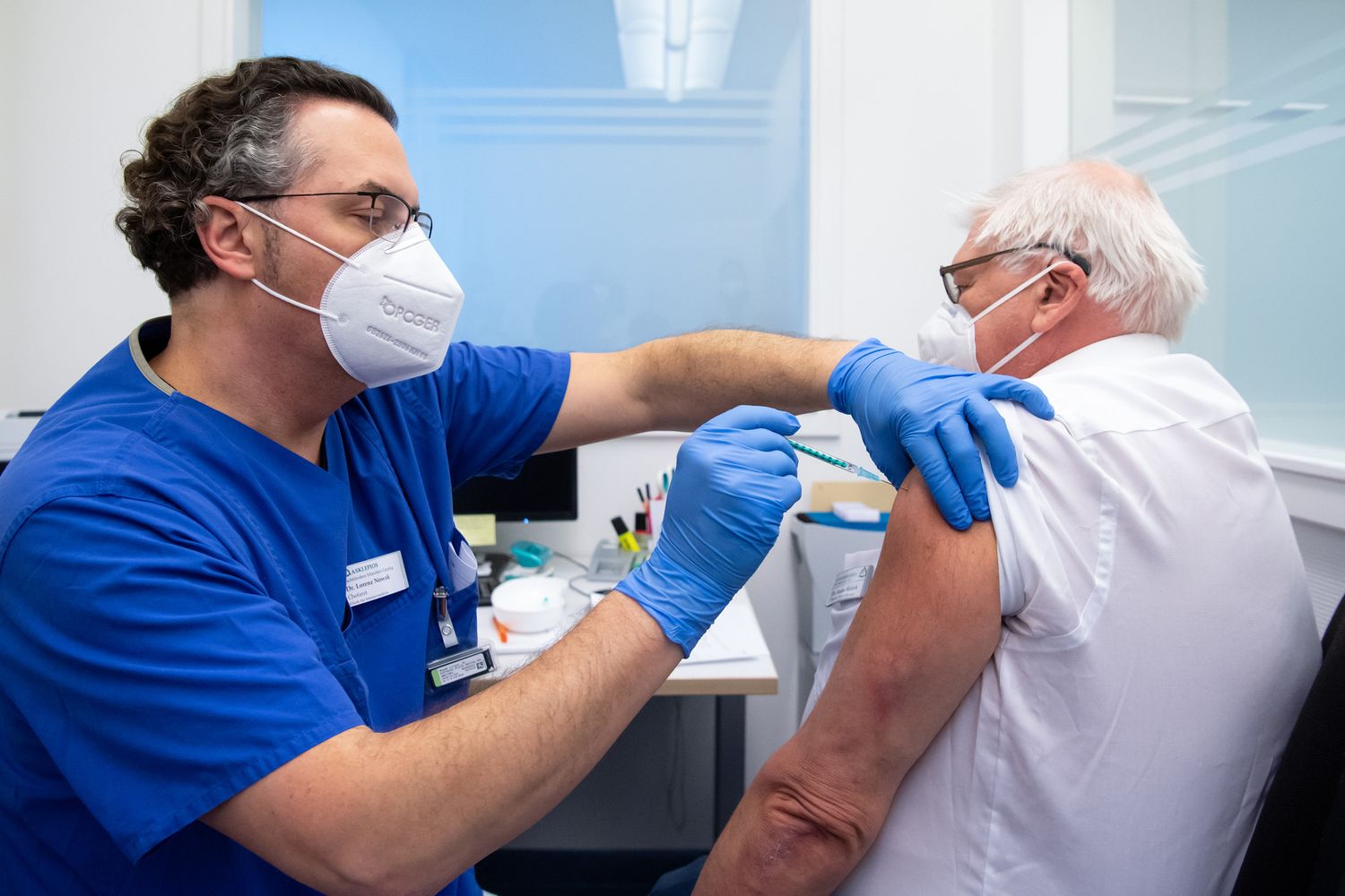 In Baviera, vaccinazione con il siero Pfizer/BioNTech alla Asklepios Clinic