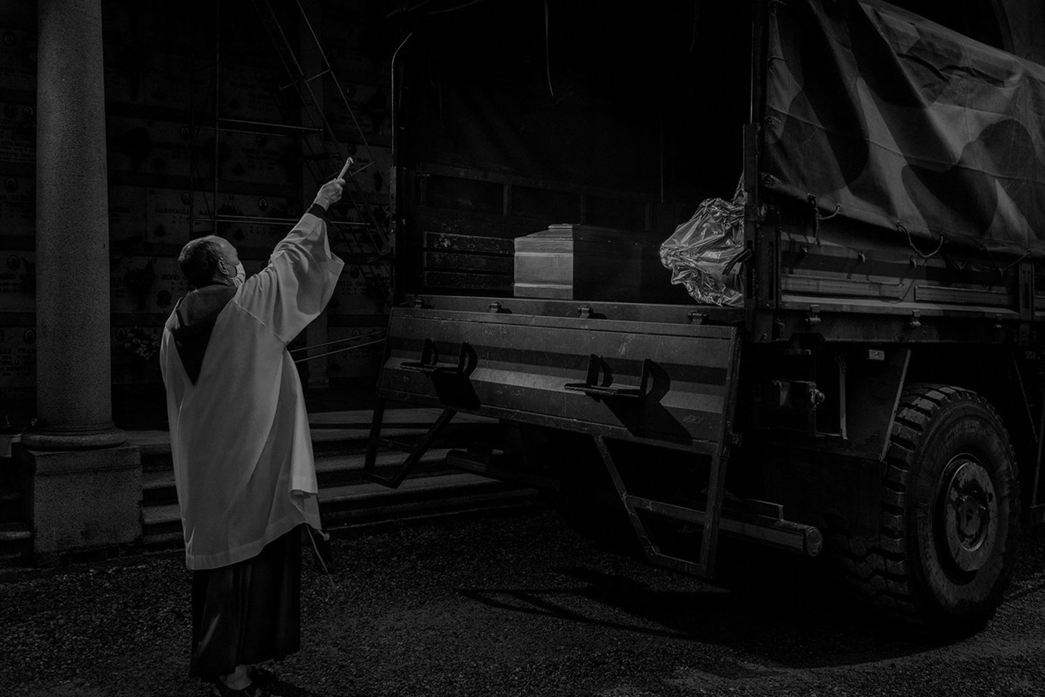 'Final blessing', la foto scelta dal National Geographic