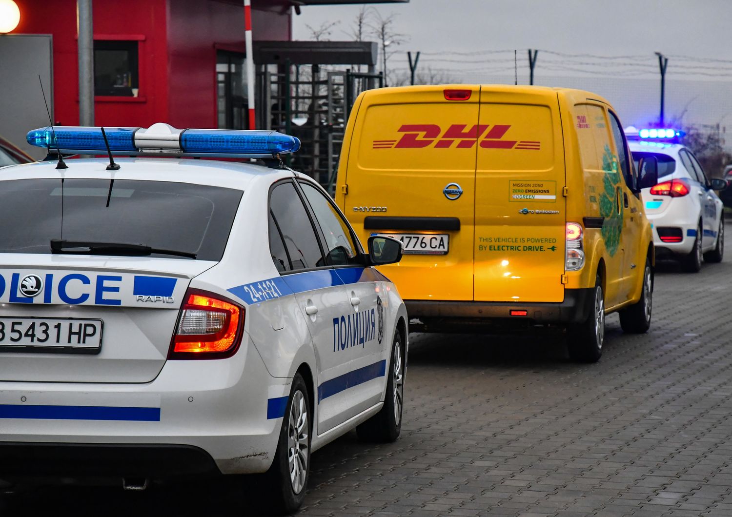 Un furgone che trasporta vaccini in Bulgaria viaggia sotto la scorta della polizia
