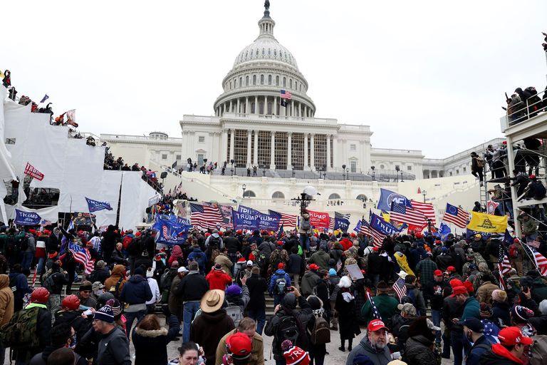 sostenitori trump capitol hill scontri proteste foto