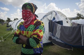 Tende per i senza tetto a Pretoria per contenere la pandemia