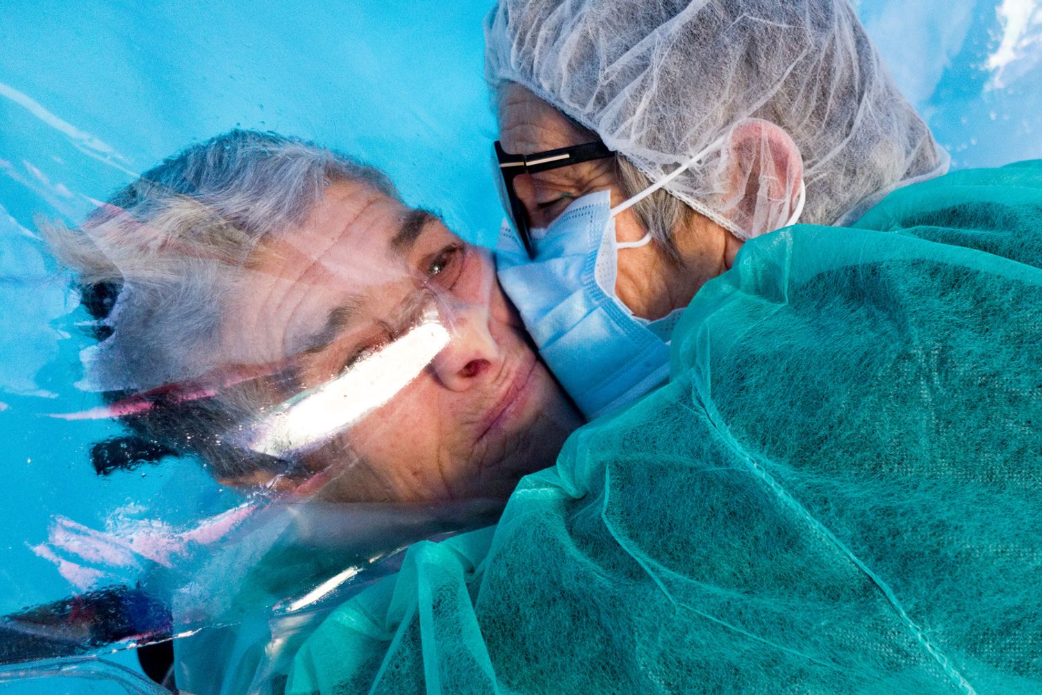 Una sala degli abbracci in una casa di riposo in provincia di Avellino in tempo di covid