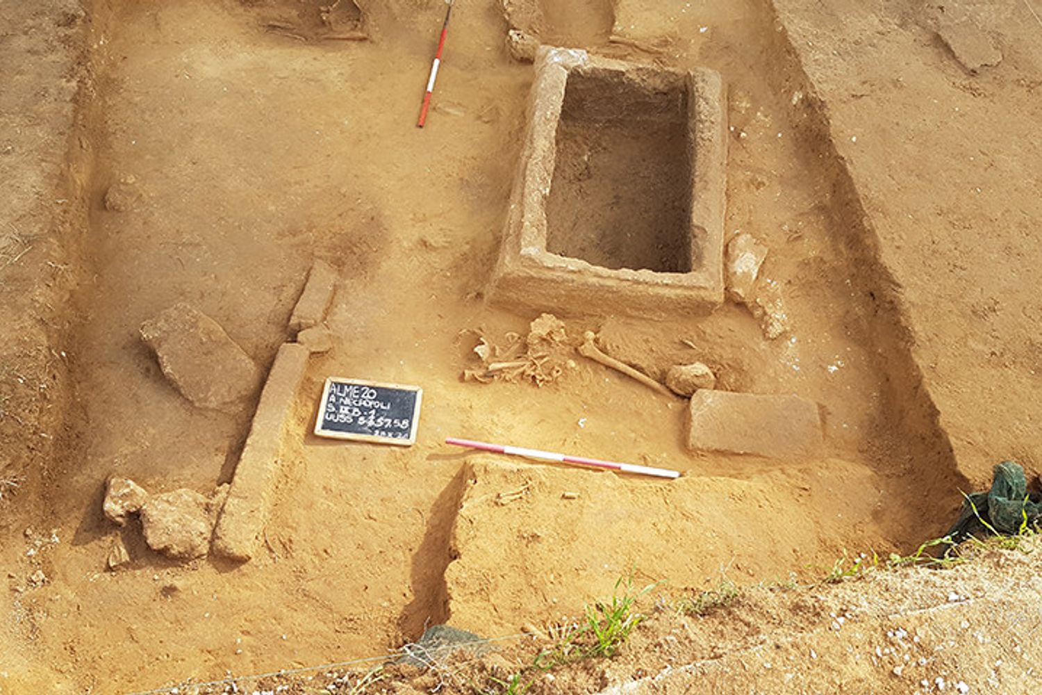 &nbsp;Tomba di bambino