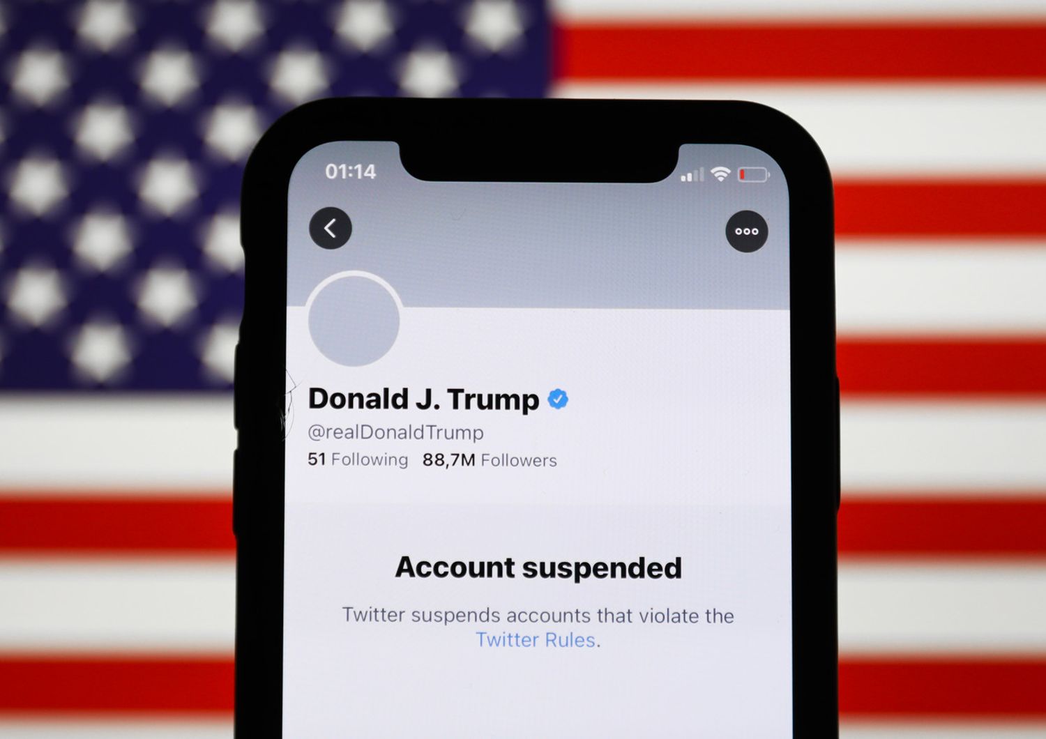 L'account Twitter di Donald Trump bloccato dal social media