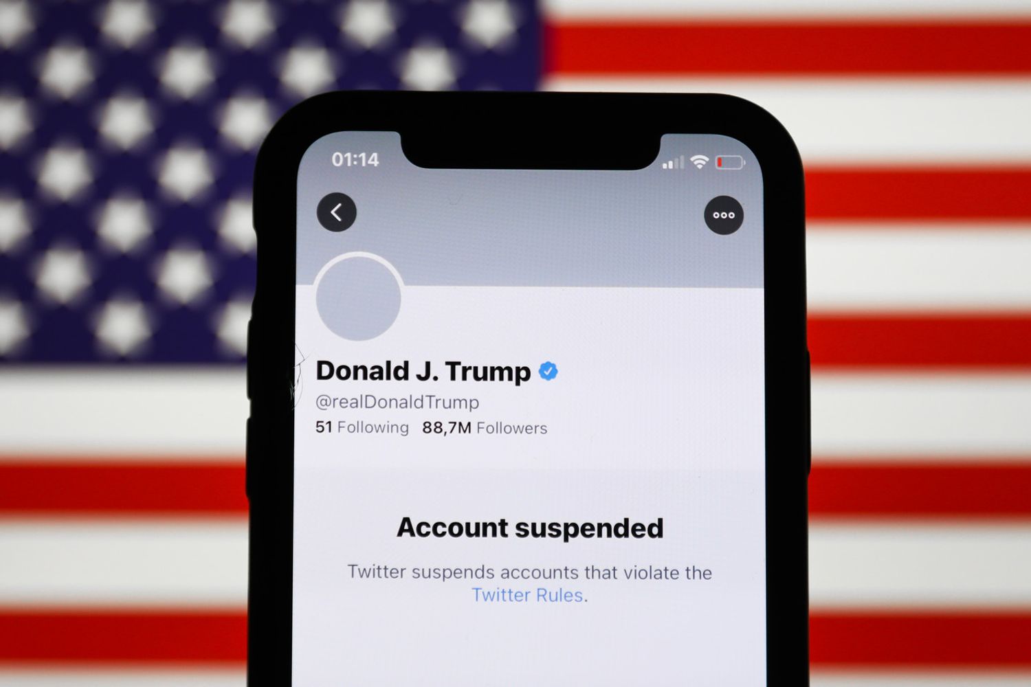 L'account Twitter di Donald Trump bloccato dal social media