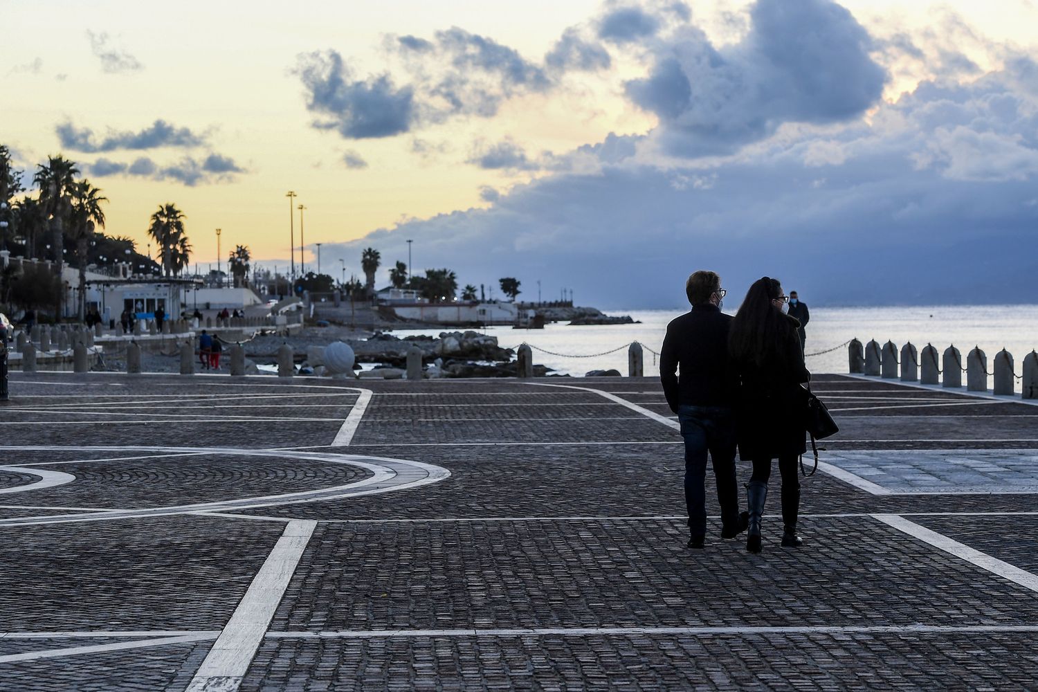Reggio Calabria, persone passeggiano per le vie del centro il primo dell'anno nonostante la zona rossa&nbsp;