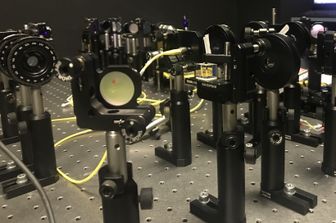 Il 'computer fotonico' che ha determinato il costo energetico del calcolo quantistico