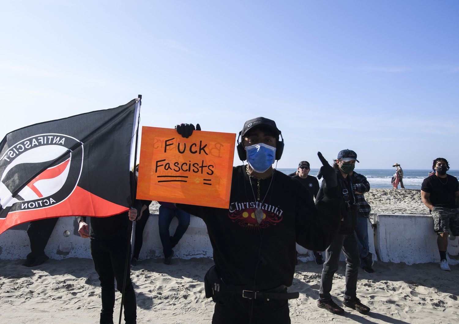 Una manifestazione Antifa a San Diego, California