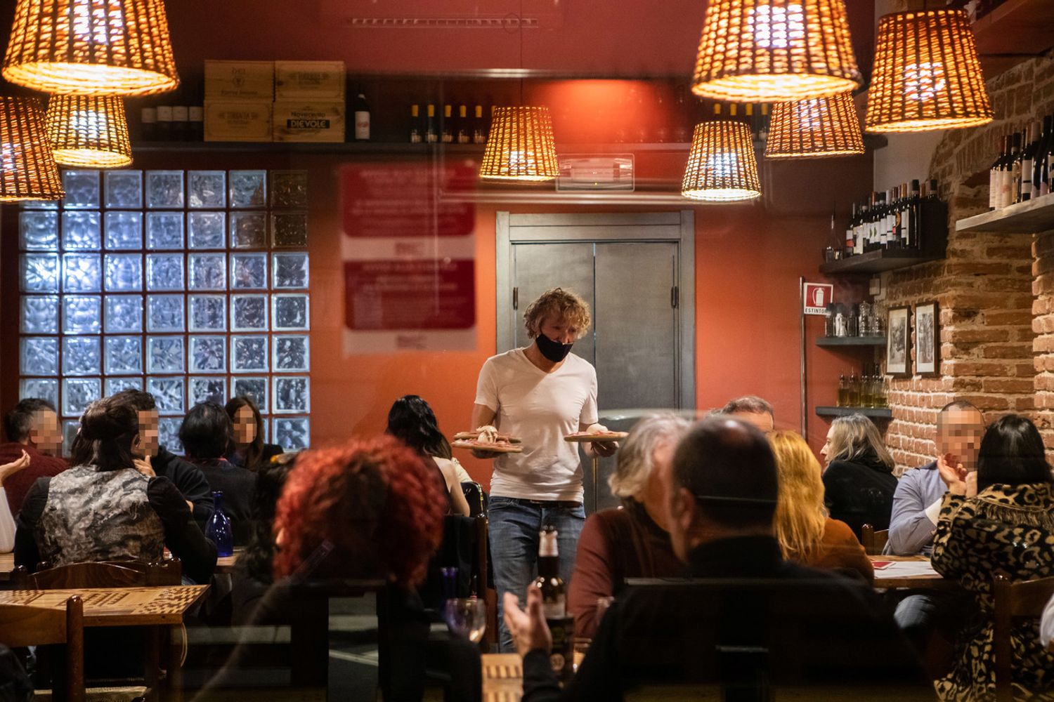 L'Osteria dal Verme di Isola, a Milano, rimasta aperta il 15 gennaio a cena per protesta