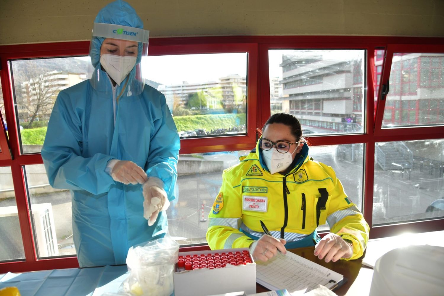 Prato, progetto ''Scuola sicura'', all'istituto Buzzi viene effettuato un tampone rapido per il covid agli studenti&nbsp;